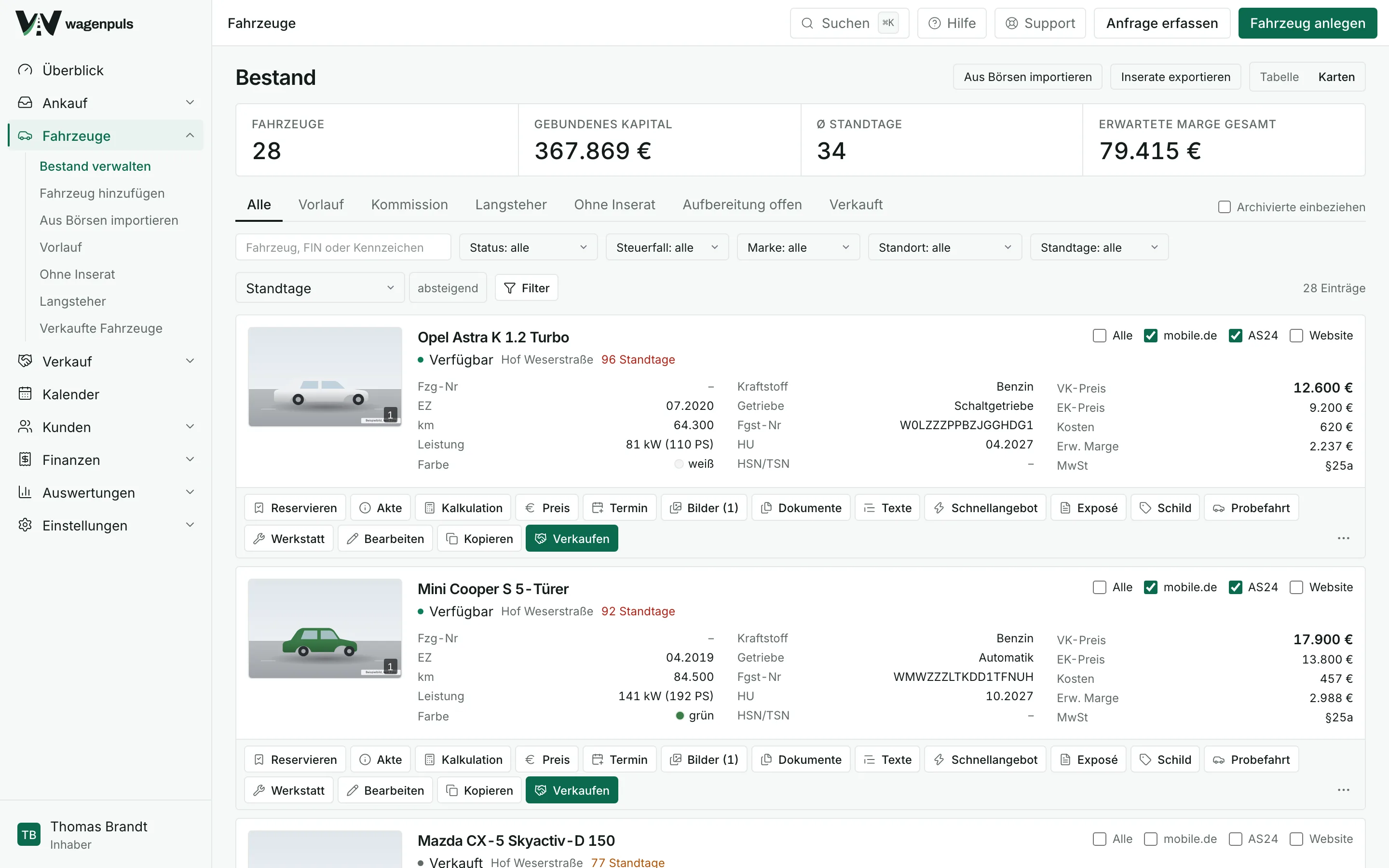 Bestandsliste in wagenpuls mit Fahrzeugkarten, Standtagen, Einkaufs- und Verkaufspreis, erwarteter Marge und Börsen-Häkchen für mobile.de und AutoScout24.